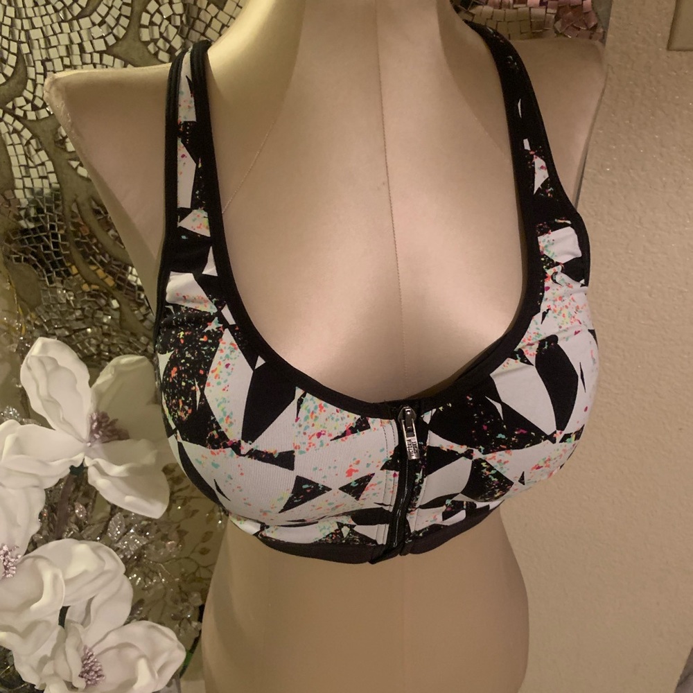 NWT Victoria’s Secret sports bra 36D
